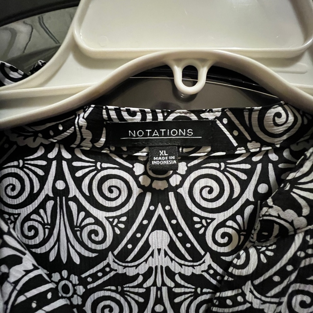 Notations Black and White Patterned Women's Top - Picture 4 of 5